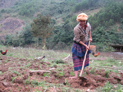 : Nhờ sự vận động của Hồ Thị Thoi mà chị em phụ nữ người Khùa xã Trọng Hóa đã biết chăm chỉ làm ăn, cải thiện cuộc sống gia đình.