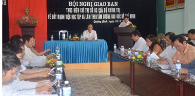 Đồng chí Đặng Văn Hoàn, Uỷ viên Thường vụ Tỉnh uỷ, Trưởng Ban Tuyên giáo chủ trì hội nghị