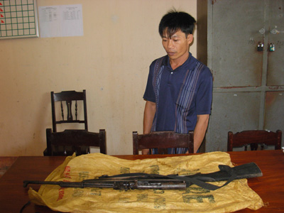 Cao Bình Định và khẩu súng CKC trong vụ nổ súng.