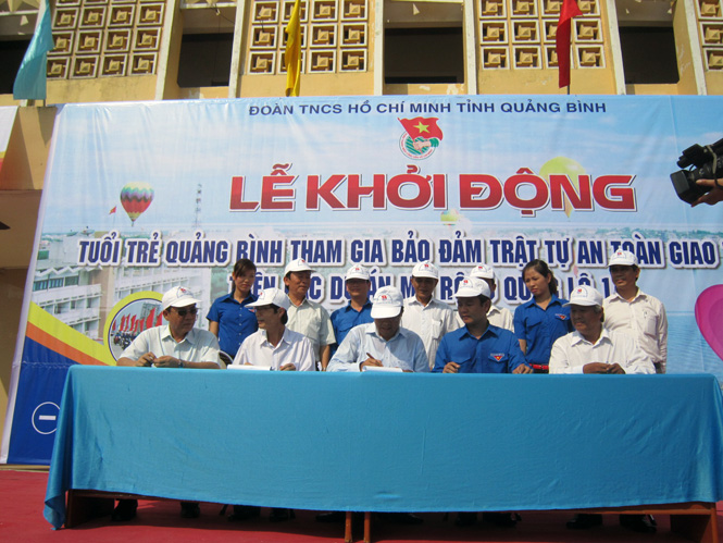 Lễ ký kết Chương trình phối hợp tổ chức các hoạt động bảo đảm trật tự, ATGT tại các Dự án mở rộng Quốc lộ 1A trên địa bàn tỉnh Quảng Bình giai đoạn 2013-2006.