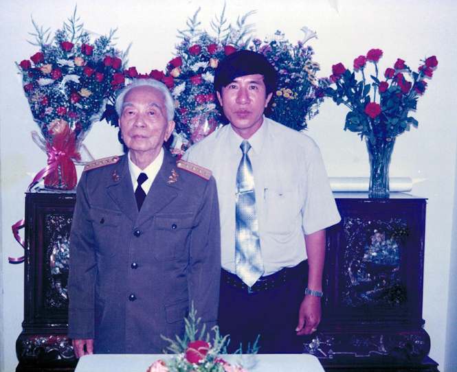 Đại tướng Võ Nguyên Giáp trong lần về thăm quê hương Quảng Bình.