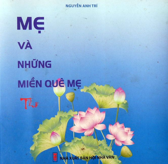 Một tập thơ viết về mẹ của Nguyễn Ah Trí.                         Ảnh: P.V