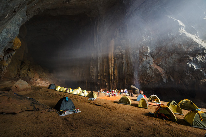 Bãi cắm trại trong lòng hang Sơn Đoòng