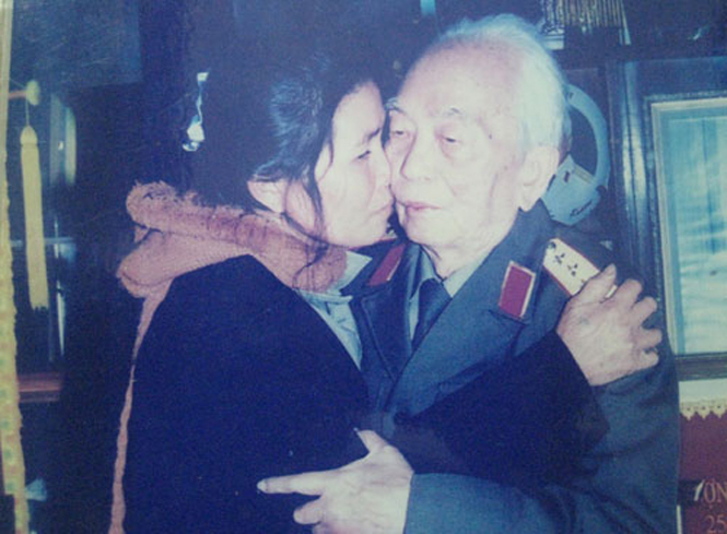 Chị Dương Thị Trình gặp lại Đại tướng sau 30 năm.