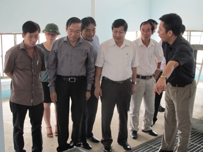 Đồng chí Nguyễn Xuân Quang, UVTV Tỉnh ủy, Phó Chủ tịch Thường trực UBND tỉnh đã đi kiểm tra tiến độ thi công nhà máy xử lí nước thải tại xã Đức Ninh