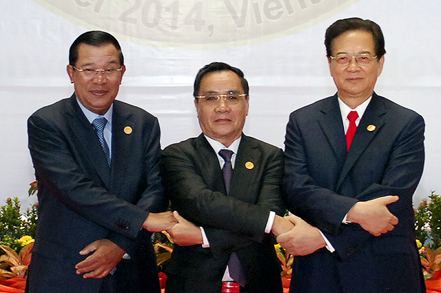 Thủ tướng ba nước Campuchia, Lào và Việt Nam dự Hội nghị cấp cao Campuchia-Lào-Việt Nam lần thứ 8.