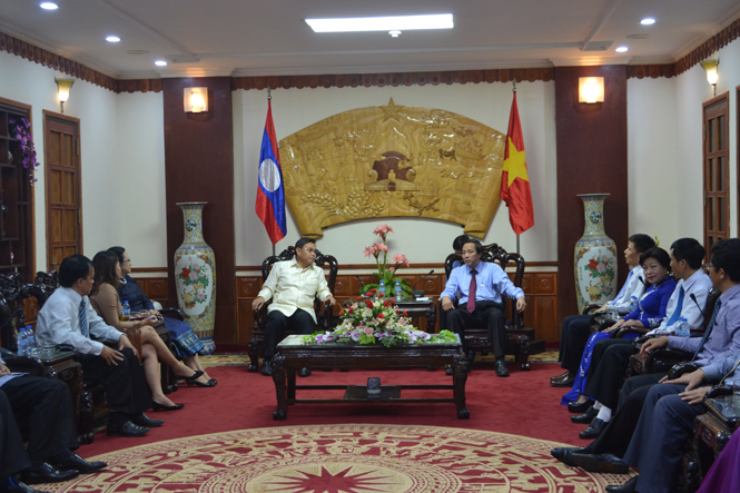 Đồng chí Hoàng Đăng Quang, Phó Bí thư thường trực Tỉnh ủy, Trưởng Đoàn ĐBQH tỉnh tiếp xã giao đồng chí Phó Chủ tịch Quốc hội Nước CHDCND Lào.