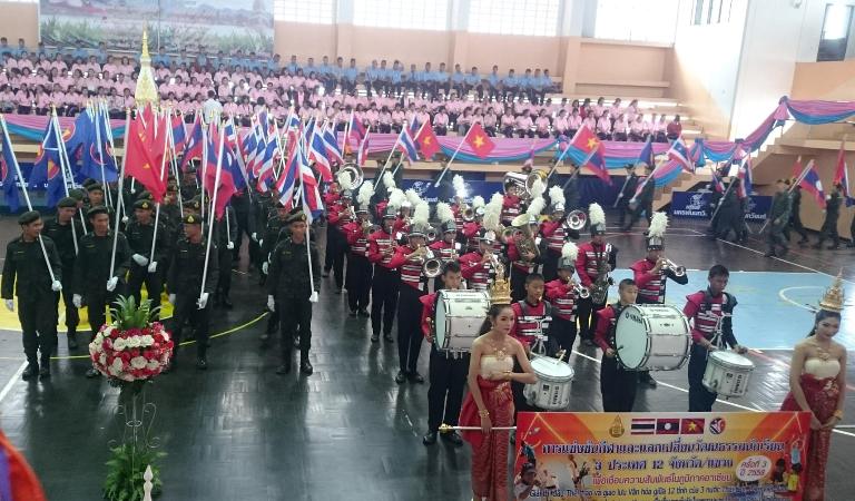 Toàn cảnh lễ khai mạc.