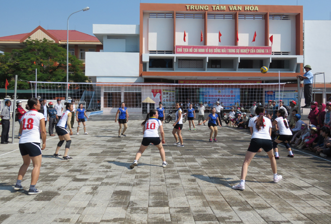 Các đội bóng tham gia thi đấu giải bóng chuyền nữ chào mừng Đại hội Đảng bộ tỉnh lần thứ XVI