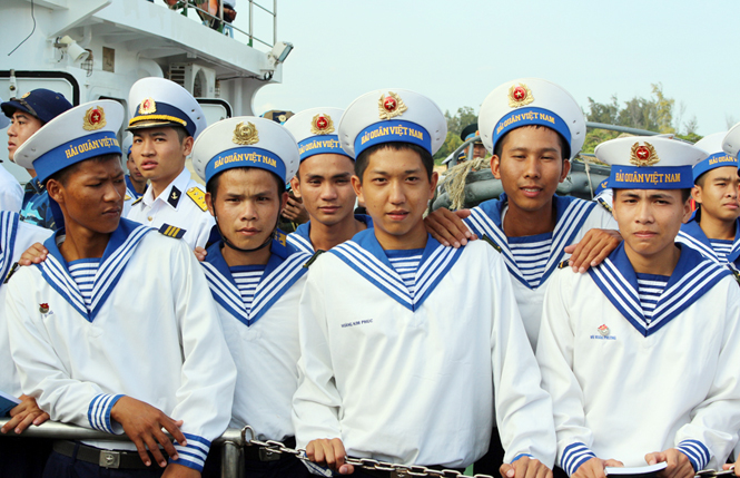  Ảnh 7 : Những chiến sĩ Hải quân tăng cường cho các tuyến đảo Trường Sa trong dịp Tết Nguyên đán 2016.
