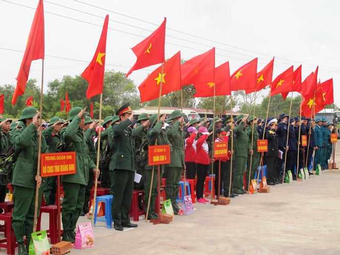  Lễ giao nhận quân năm 2016, huyện Quảng Trạch có 90 thanh niên lên đường nhập ngũ