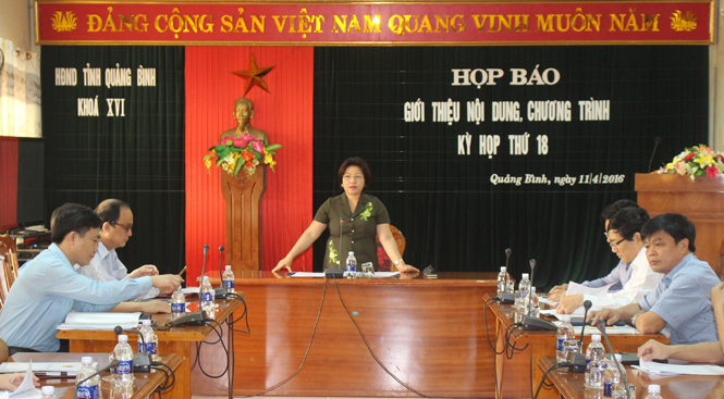 Đồng chí Nguyễn Thị Thanh Hương, Ủy viên Ban Thường vụ Tỉnh ủy, Phó Chủ tịch HĐND tỉnh kết luận buổi họp báo