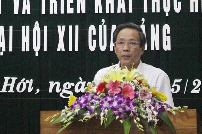 Đồng chí Hoàng Đăng Quang, Ủy viên Trung ương Đảng, Bí thư Tỉnh ủy, Chủ tịch HĐND tỉnh phát biểu khai mạc hội nghị.