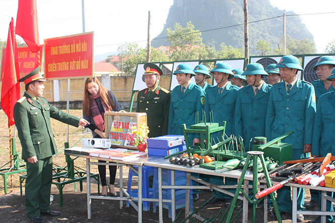 Lực lượng vũ trang huyện Minh Hóa đang huấn luyện, sẵn sàng chiến đấu.