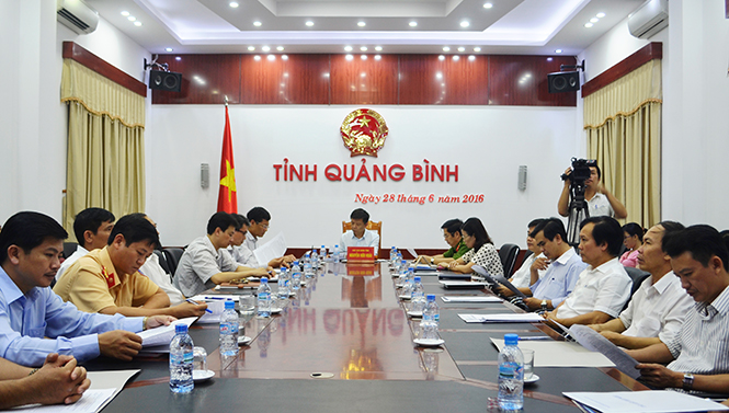 Đồng chí Nguyễn Hữu Hoài, Phó Bí thư Tỉnh ủy, Chủ tịch UBND tỉnh, chủ trì hội nghị tại điểm cầu Quảng Bình.