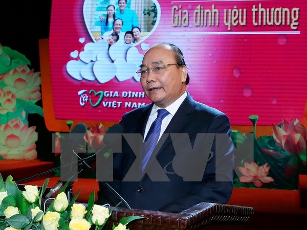 Thủ tướng Nguyễn Xuân Phúc đến dự và phát biểu tại Lễ kỷ niệm 15 năm ngày Gia đình Việt Nam. (Ảnh: Thống Nhất/TTXVN)