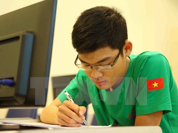 Em Vũ Xuân Trung, học sinh Trường THPT chuyên Thái Bình đoạt Huy chương Vàng Olympic Toán học quốc tế 2015. (Ảnh: Quý Trung/TTXVN)