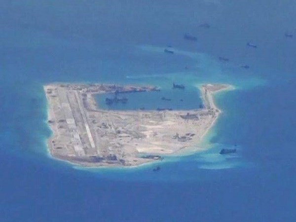 Hình ảnh máy bay do thám Mỹ chụp được cho thấy Trung Quốc vẫn đang tăng cường bồi đắp trái phép ở Biển Đông (Nguồn: WSJ)