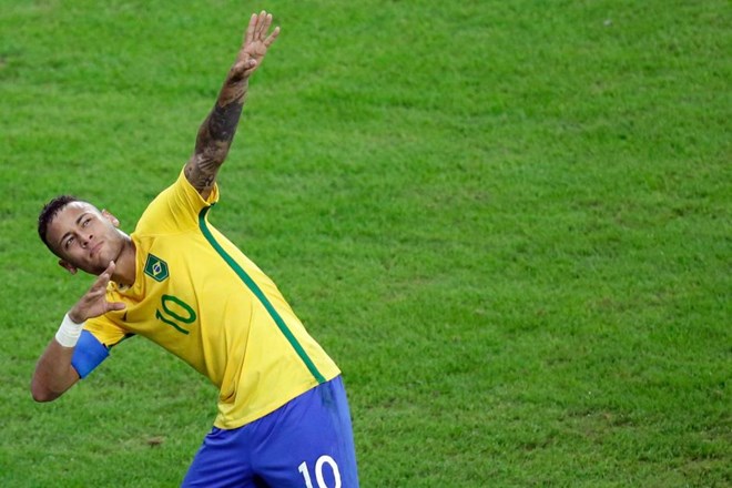 Neymar ăn mừng kiểu Tia chớp của Usain Bolt