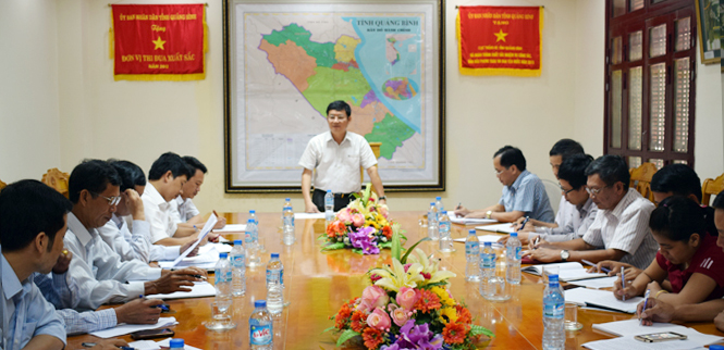 Đồng chí Trần Tiến Dũng, Phó Chủ tịch UBND tỉnh, Trưởng BCĐ Tổng điều tra nông thôn, nông nghiệp và thủy sản tỉnh phát biểu kết luận tại buổi họp.