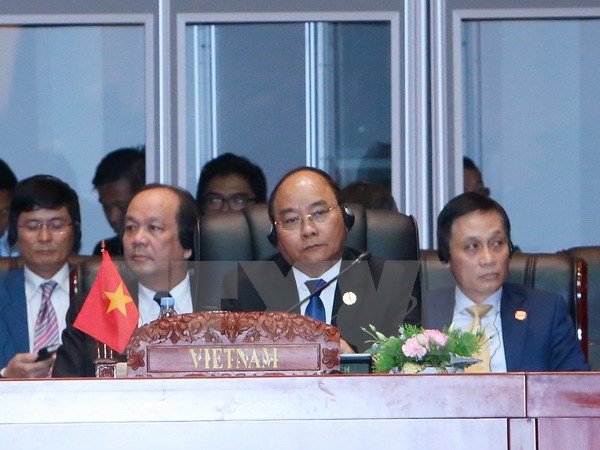 Thủ tướng Nguyễn Xuân Phúc dự phiên toàn thể Hội nghị Cấp cao ASEAN lần thứ 28. (Ảnh: Thống Nhất/TTXVN)