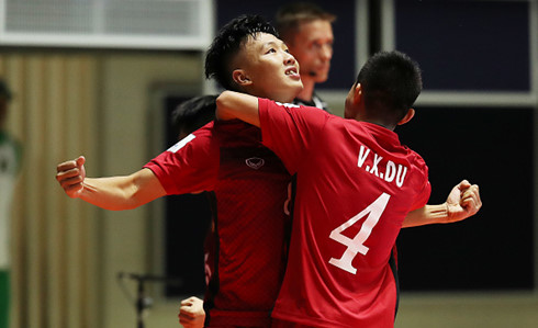 ĐT Futsal Việt Nam còn nhiều cơ hội giành vé vượt qua vòng bảng. (Ảnh: Getty).