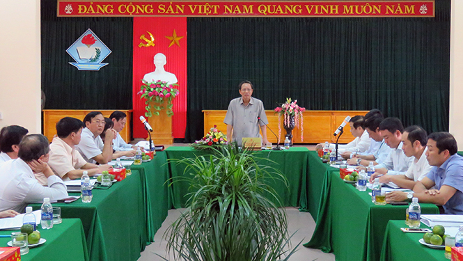  Đồng chí Hoàng Đăng Quang, Ủy viên Trung ương Đảng, Bí thư Tỉnh ủy, Chủ tịch HĐND tỉnh phát biểu kết luận tại buổi làm việc.