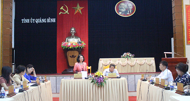 Đồng chí Trương Thị Mai, Ủy viên Bộ Chính trị, Bí thư Trung ương Đảng, Trưởng ban Dân vận Trung ương, phát biểu kết luận tại buổi làm việc.