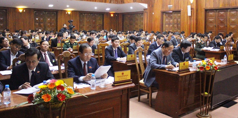 Các đại biểu tham dự kỳ họp . 