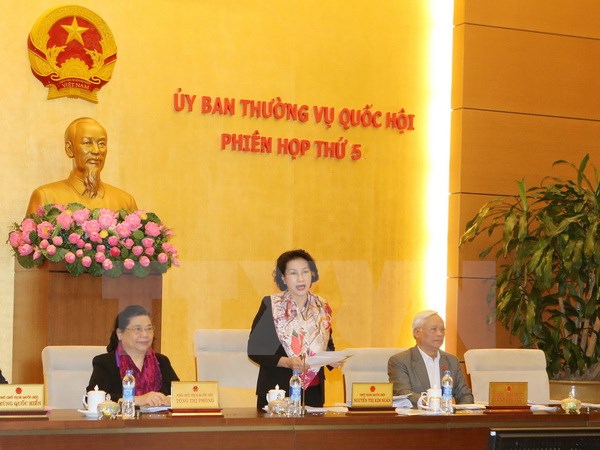 Chủ tịch quốc hội Nguyễn Thị Kim Ngân chủ trì và phát biểu bế mạc Phiên họp thứ 5 của Ủy ban Thường vụ Quốc hội khóa XIV. (Ảnh: Trọng Đức/TTXVN)
