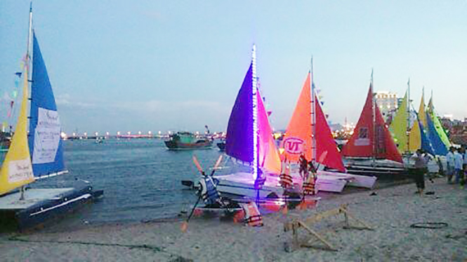 Thuyền buồm, một loại hình du lịch mới ở Quảng Bình.
