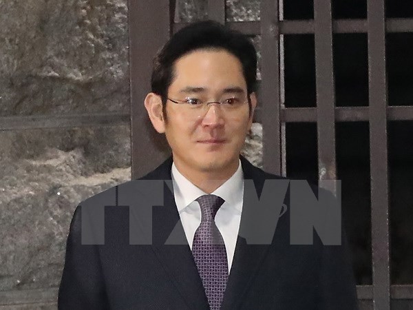 Ông Lee Jae-yong rời trung tâm giam giữ sau khi Tòa án quận Trung tâm Seoul bác bỏ lệnh bắt giữ tại Seoul. (Nguồn: AFP/TTXVN)