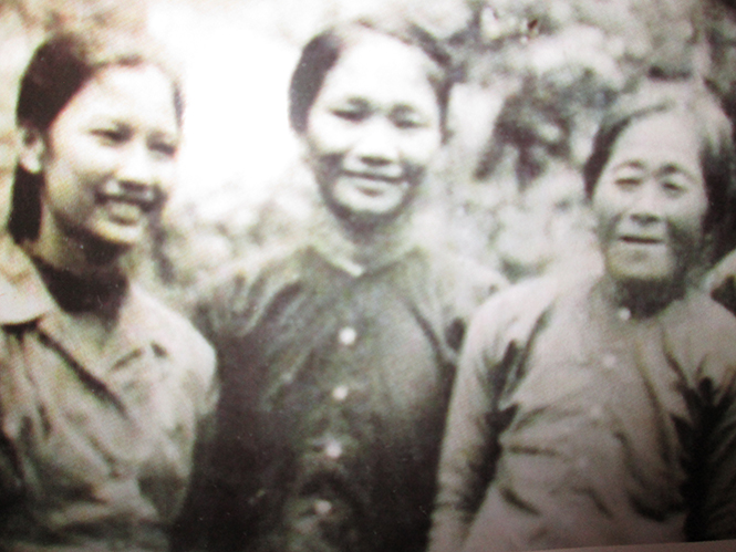 Từ trái sang: chị Trần Thị Lý, chị Nguyễn Thị Khíu, mẹ Suốt. Ảnh: Tư liệu