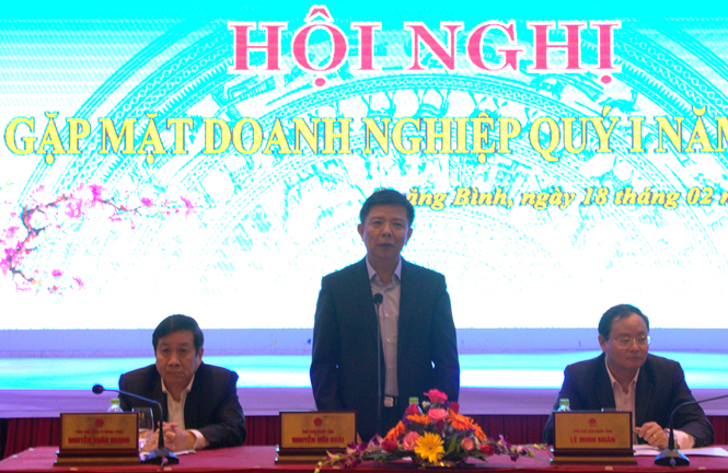 Đồng chí Nguyễn Hữu Hoài, Phó Bí thư Tỉnh ủy, Chủ tịch UBND tỉnh phát biểu tại hội nghị.