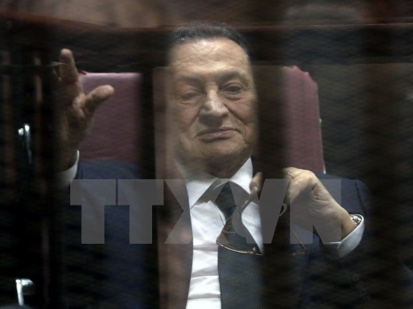 Cựu Tổng thống Ai Cập Hosni Mubarak tại phiên tòa xét xử ông ở Cairo ngày 29-4-2015. (Nguồn: EPA/TTXVN)