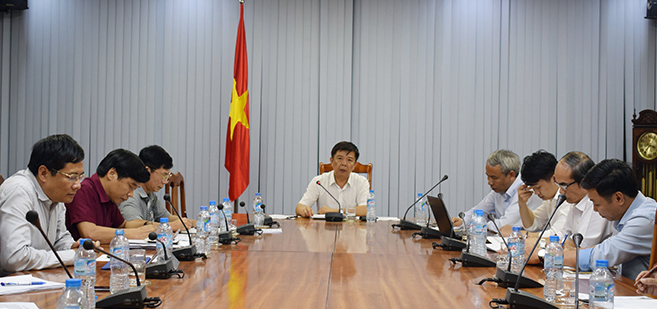Đồng chí Nguyễn Hữu Hoài, Phó Bí thư Tỉnh ủy, Chủ tịch UBND tỉnh phát biểu kết luận tại buổi họp.