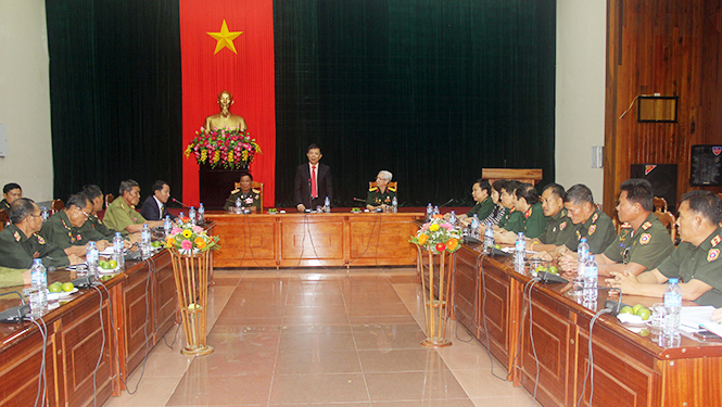 Đồng chí Nguyễn Hữu Hoài, Phó Bí thư Tỉnh ủy, Chủ tịch UBND tỉnh phát biểu tại buổi tiếp xã giao Đoàn đại biểu Hội Liên hiệp CCB tỉnh Khăm Muộn.