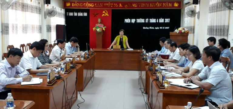 Đồng chí Phó Chủ tịch Thường trực HĐND tỉnh Nguyễn Thị Thanh Hương phát biểu kết luận phiên họp