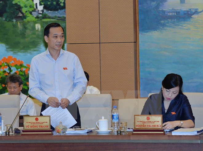 Chủ nhiệm Ủy ban Kinh tế của Quốc hội Vũ Hồng Thanh phát biểu tại Phiên họp. (Ảnh: Trọng Đức/TTXVN)