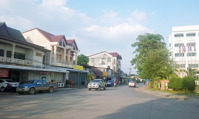 Một góc thị xã Thà Khẹc, tỉnh Khăm Muộn.