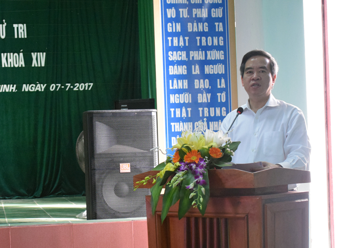 Đồng chí Nguyễn Văn Bình, Ủy viên Bộ Chính trị, Bí thư Trung ương Đảng, Trưởng ban Kinh tế Trung ương giải đáp kiến nghị của cử tri TP. Đồng Hới.