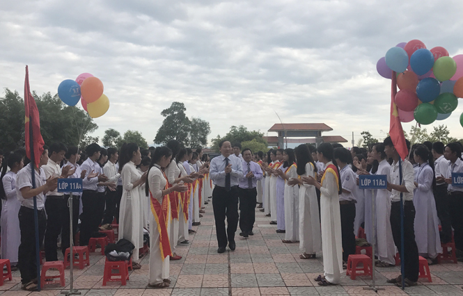 Đồng chí Trần Xuân Vinh đã đến dự lễ khai giảng năm học mới tại Trường THPT Lê Lợi, thị xã Ba Đồn