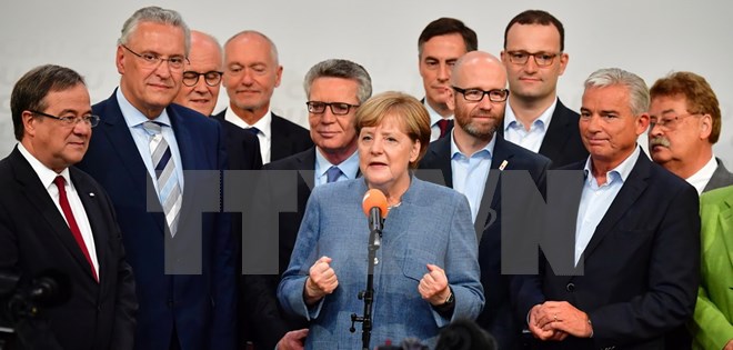Lãnh đạo CDU, đương kim Thủ tướng Đức Angela Merkel (giữa) tại buổi lễ sau bầu cử ở Berlin ngày 24/9. (Nguồn: AFP/TTXVN)