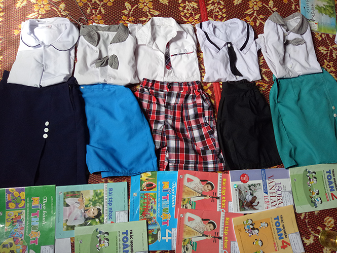 Mỗi năm học Trường tiểu học Nam Dinh lại thay đổi màu sắc và kiểu dáng của đồng phục học sinh.