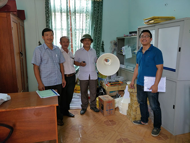  Đại diện Hội AEPD đã tổ chức bàn giao hệ thống loa truyền thanh cho UBND xã Trọng Hóa