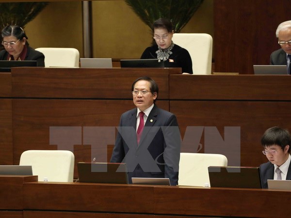 Bộ trưởng Bộ Thông tin và Truyền thông Trương Minh Tuấn trả lời chất vấn của đại biểu Quốc hội. (Ảnh: Phương Hoa/TTXVN)