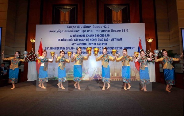 Lễ kỷ niệm 42 năm ngày Quốc khánh Lào. (Ảnh: An Đăng/TTXVN)