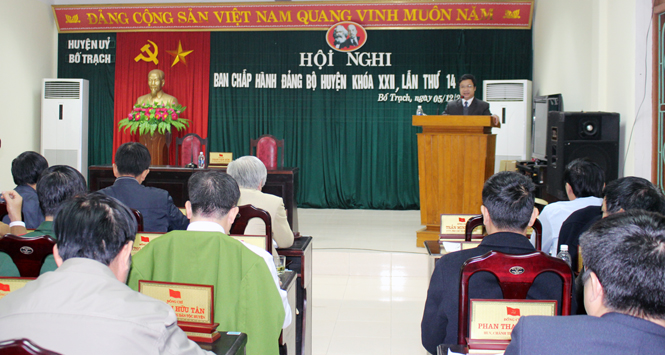 Đồng chí Cao Văn Định, Ủy viên Ban Thường vụ Tỉnh ủy, Trưởng Ban Tuyên giáo Tỉnh ủy phát biểu tại hội nghị.