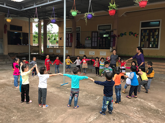 Nhiều điểm trường mầm non ở xã Quảng Tiến vẫn đang học nhờ   nhà văn hóa thôn.
