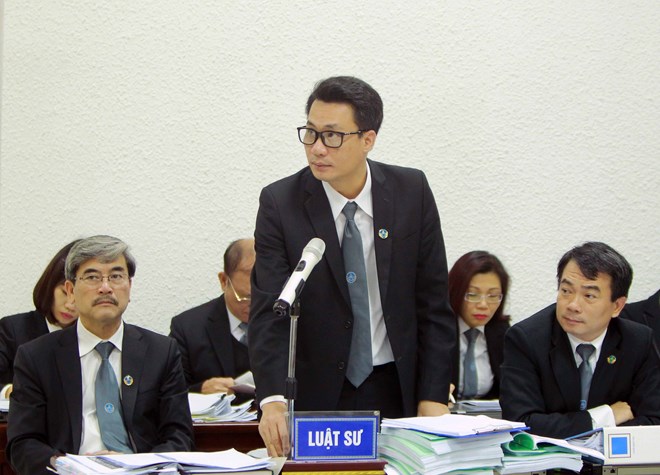 Luật sư Nguyễn Văn Quynh bào chữa cho bị cáo tại phiên tòa. (Ảnh: An Đăng/TTXVN)